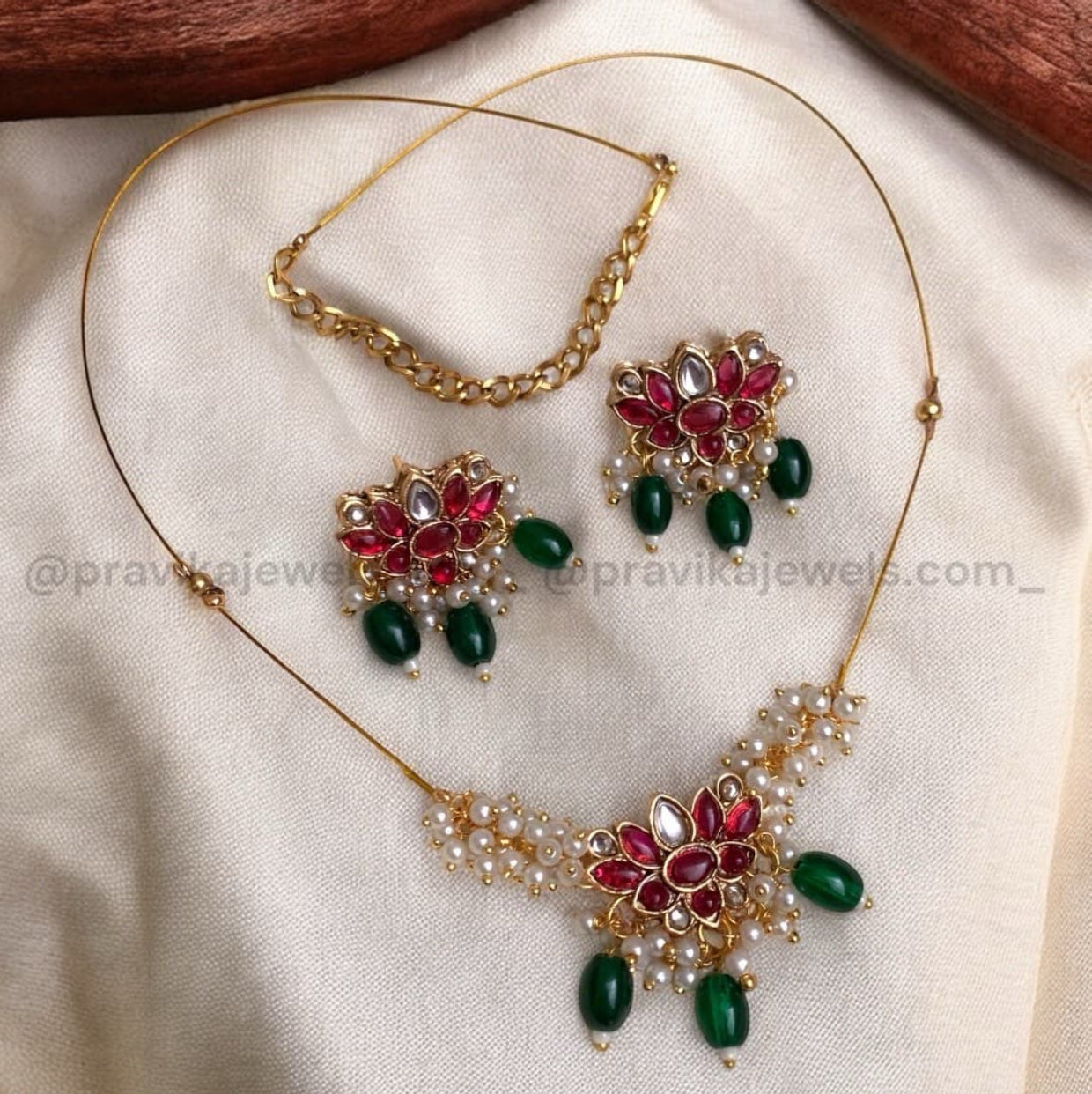 Graceful Ruby-Green Floral Necklace Set IN05