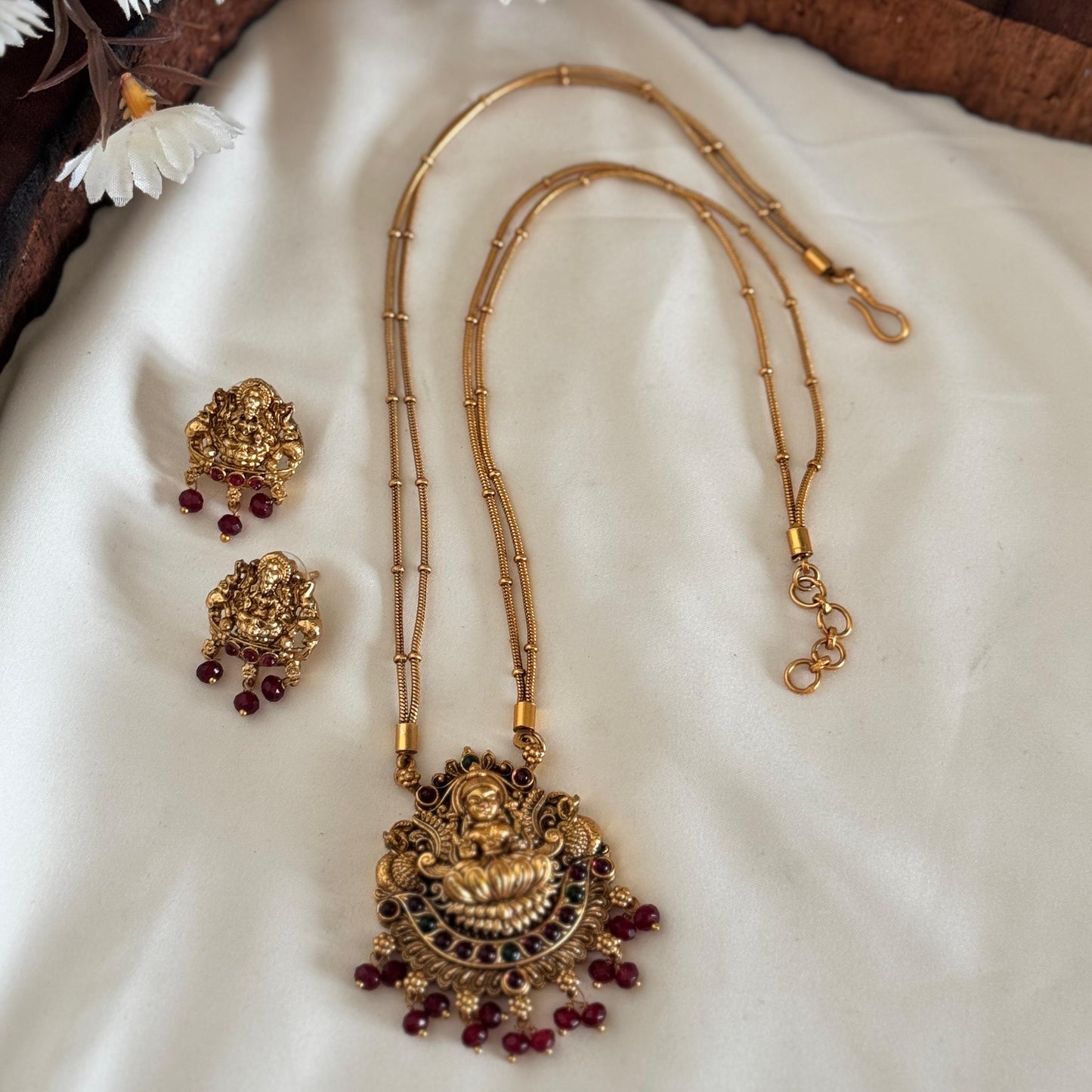 Antique Lakshmi Lotus Pendant Necklace AN81