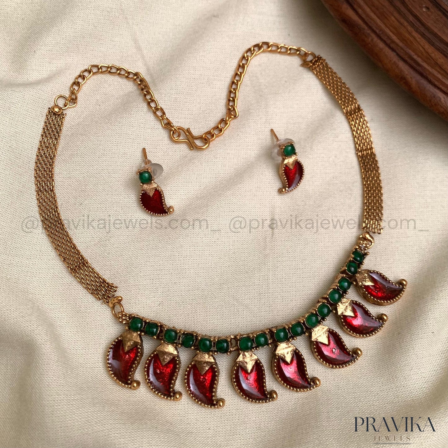 Elegant Red & Green Paisley Necklace Set AN111