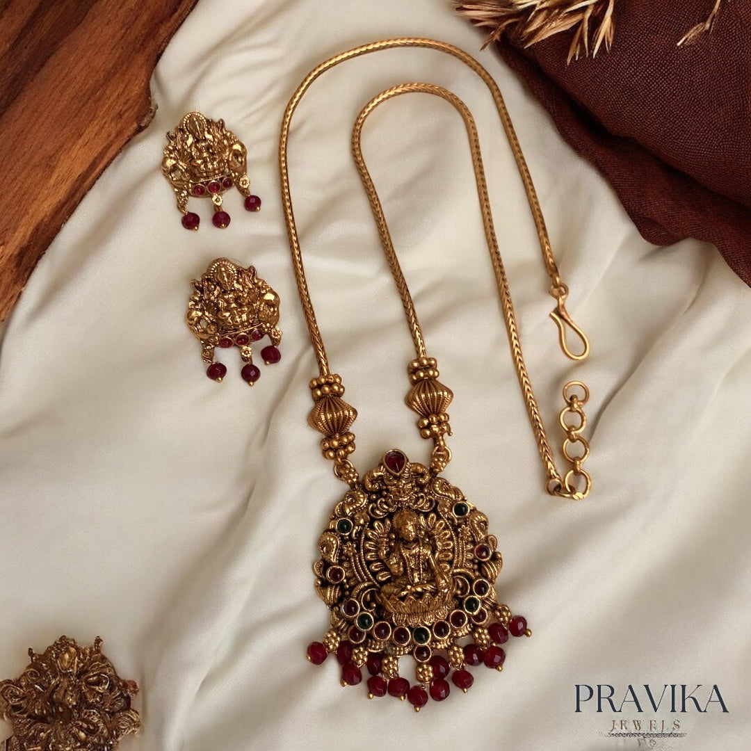 Lakshmi Temple Pendant Chain with Earrings AN96