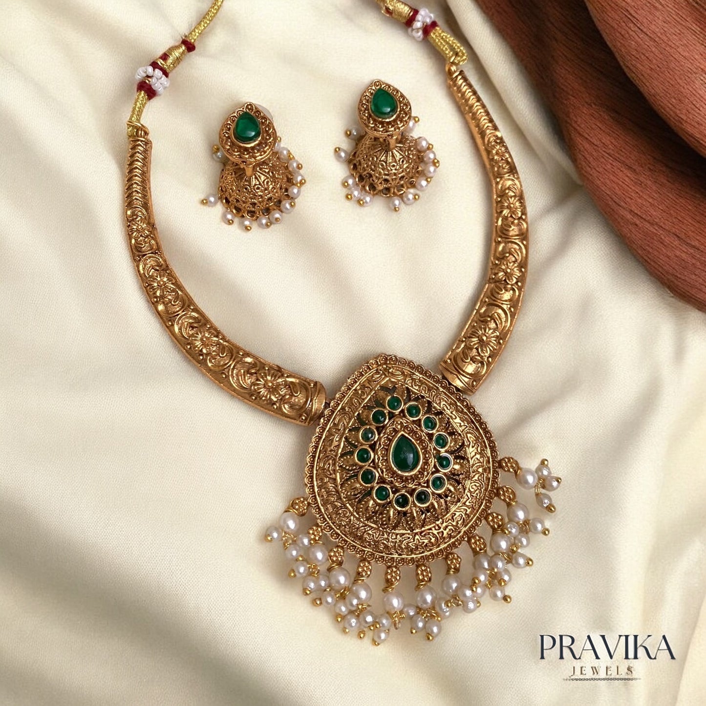Antique Gold Green Stone Necklace with Earrings AN101