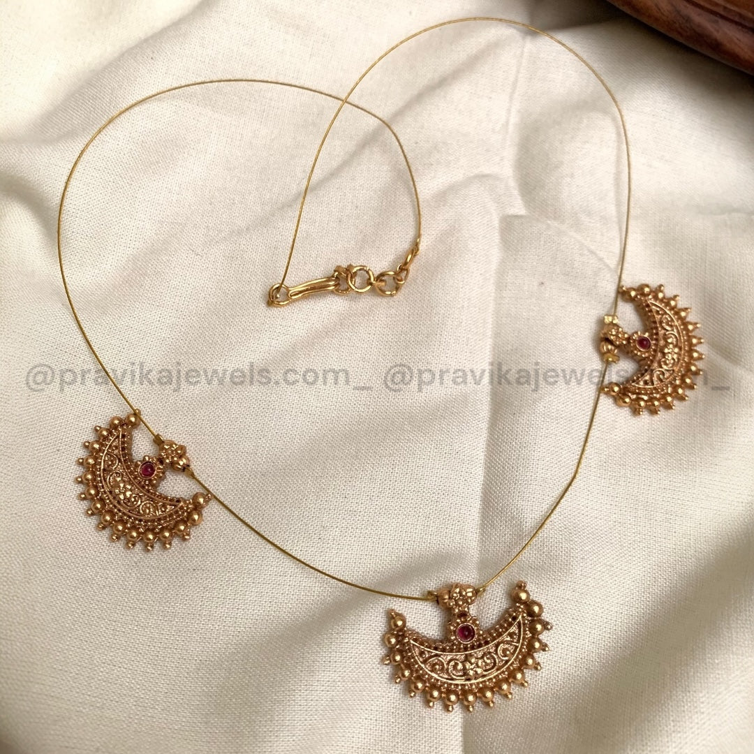 Invisible Antique Moon Motif Necklace Set IN03