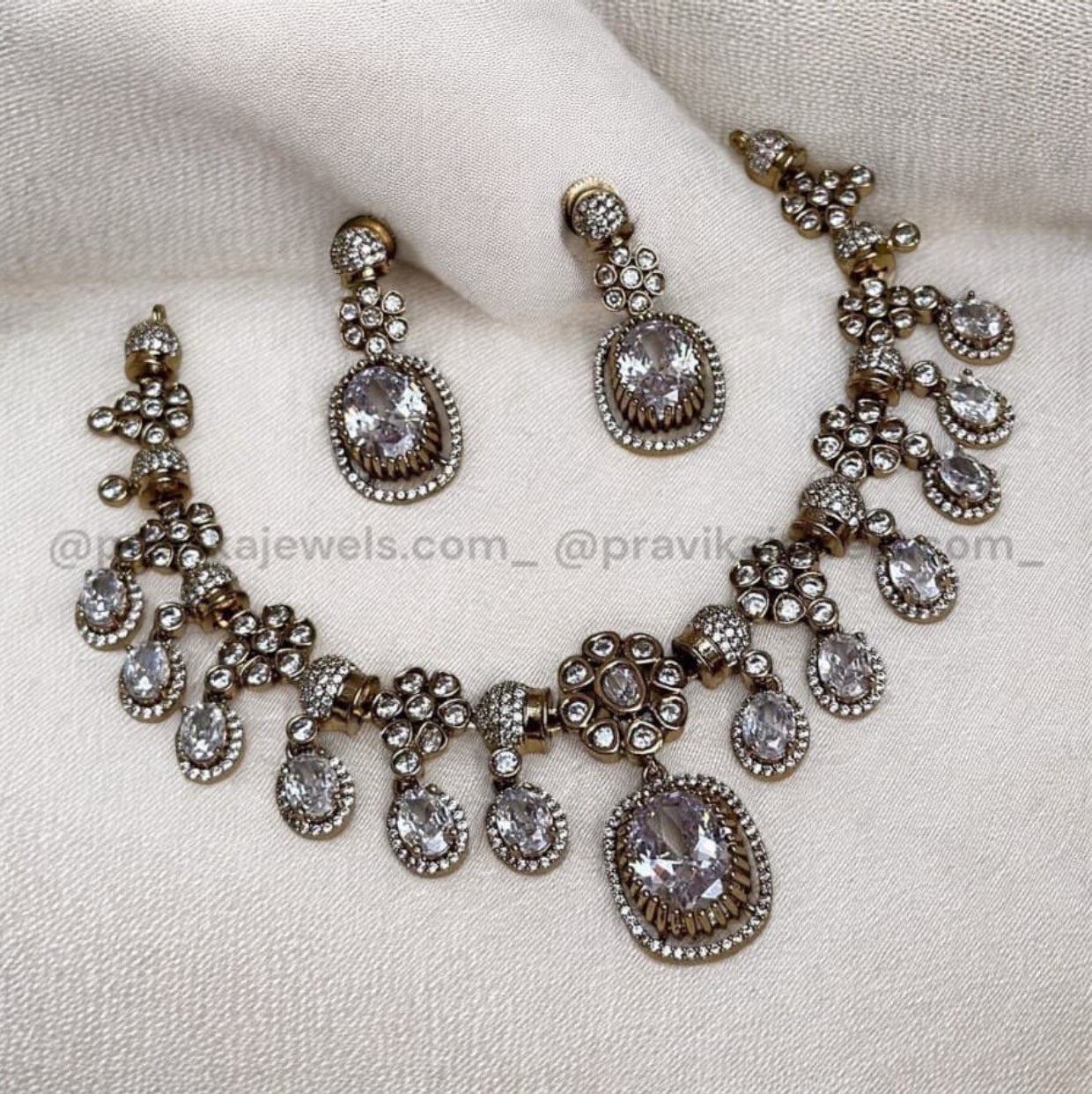 Victorian Stone Necklace Set VN01