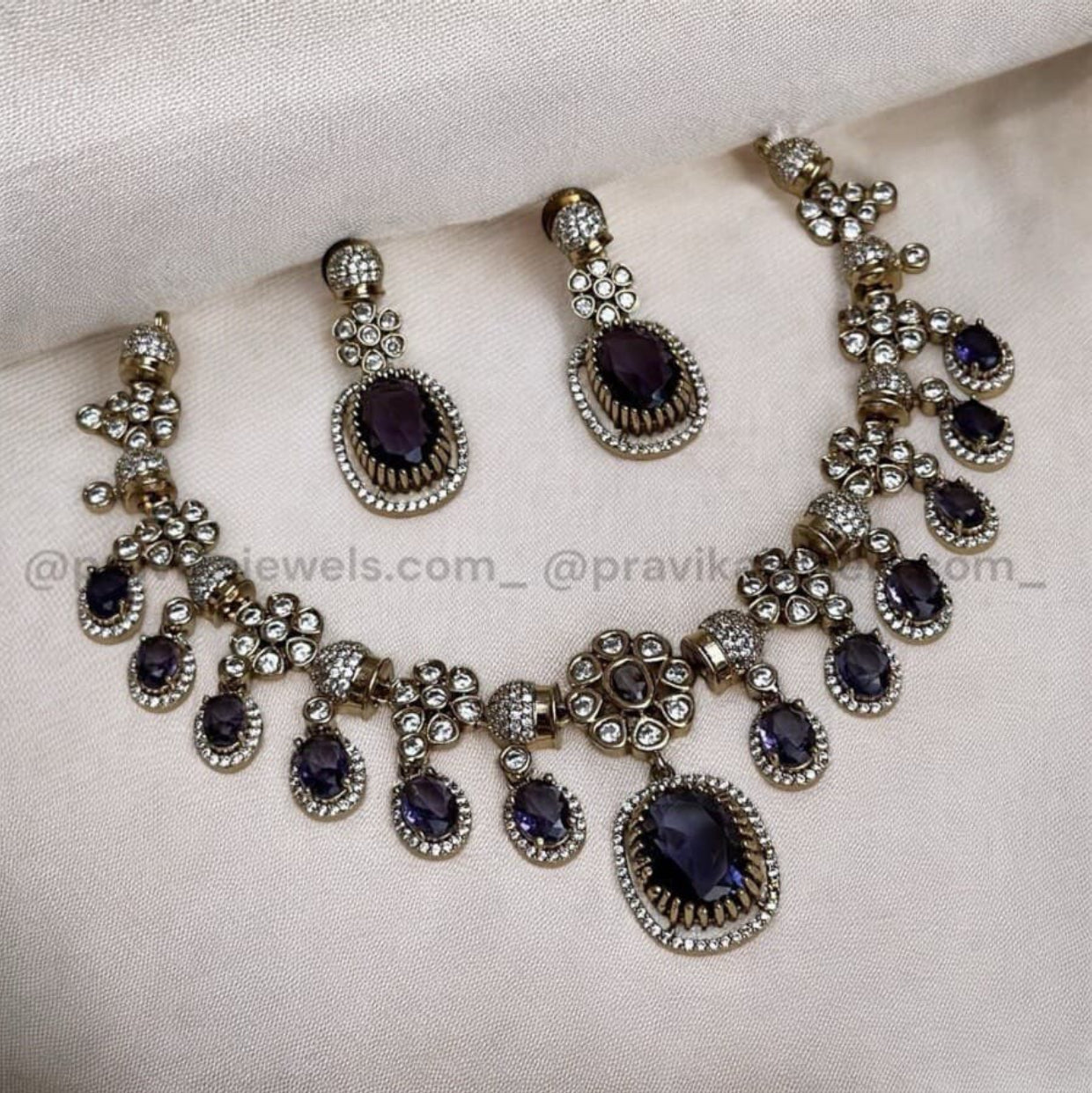Victorian Stone Necklace Set VN01