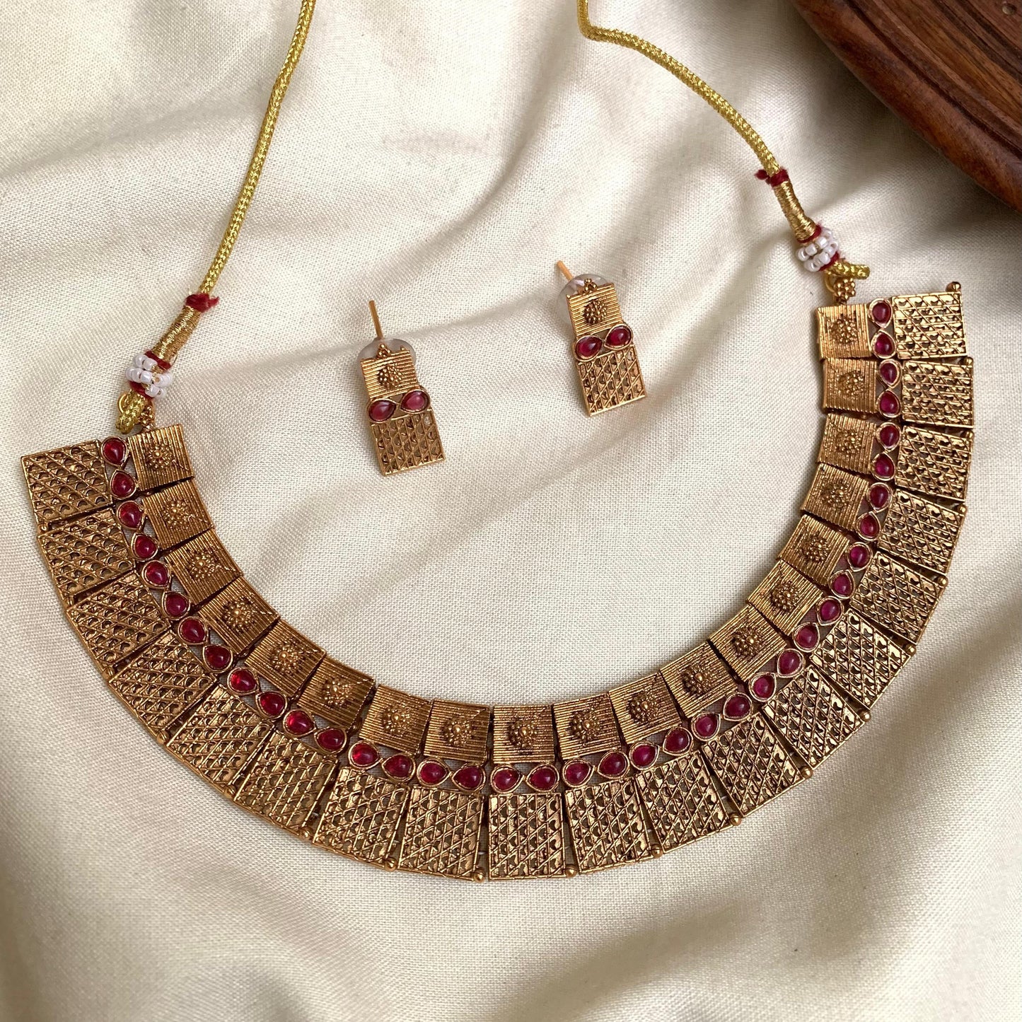Heritage Block Choker Set AN59