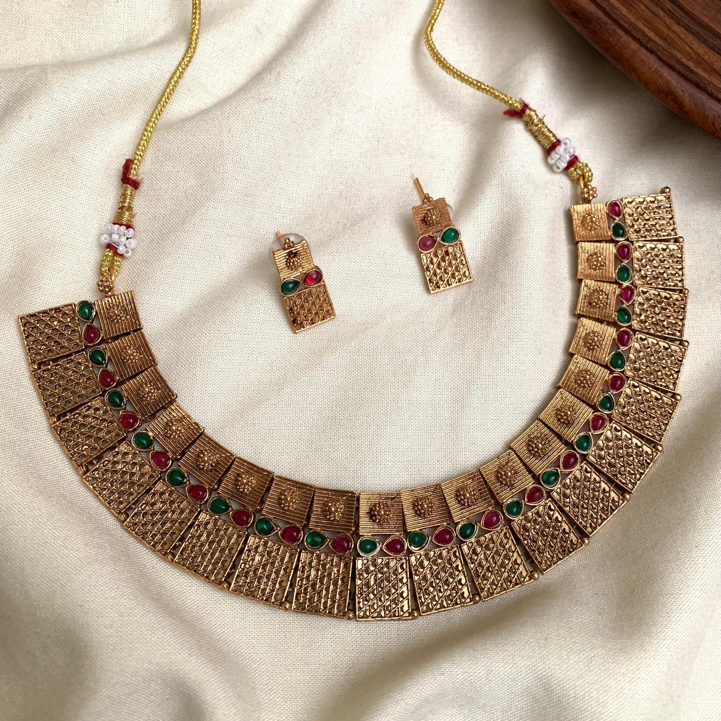 Heritage Block Choker Set AN59