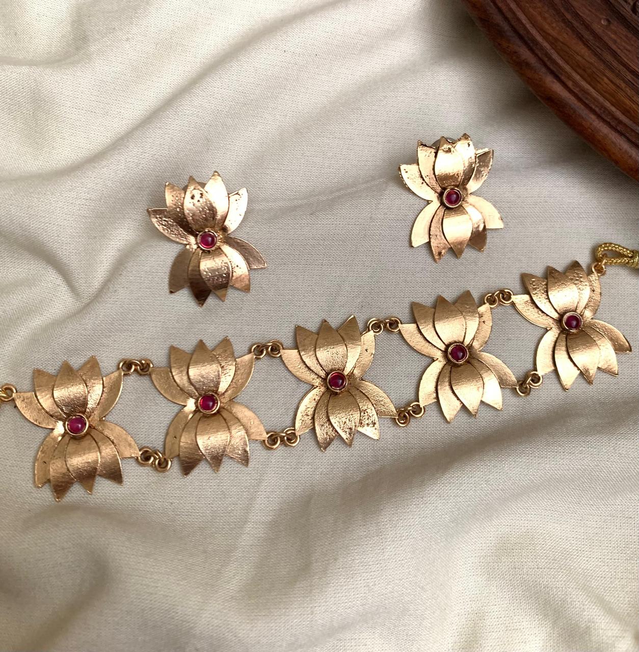 Antique Lotus Design Necklace Set AN71
