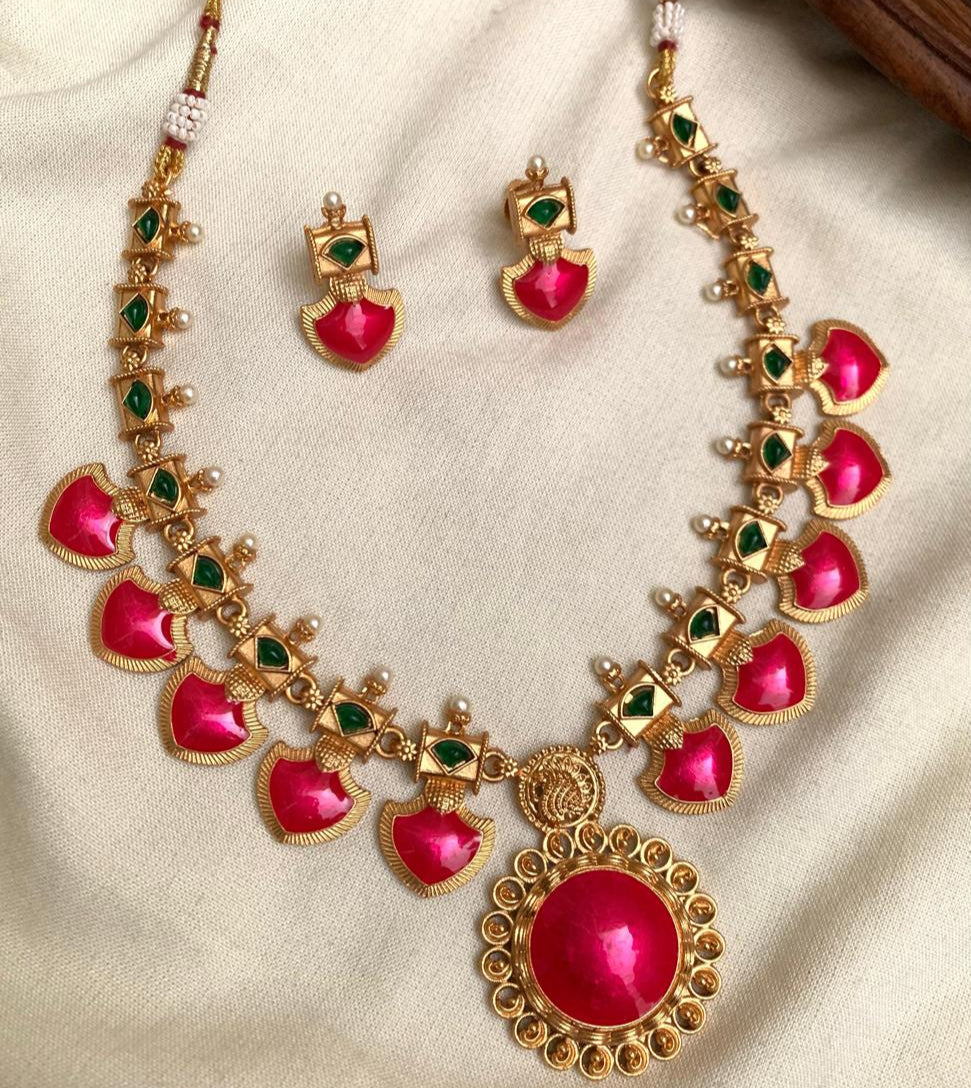 Traditional Enamel Pendant Necklace Set AN75