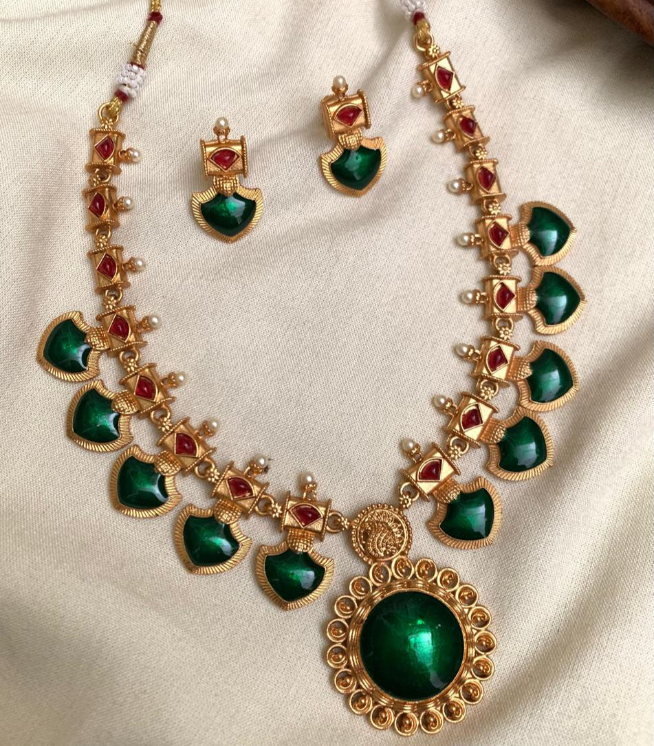 Traditional Enamel Pendant Necklace Set AN75