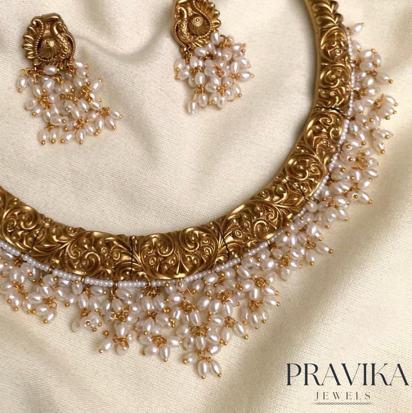 Signature Pearl Cluster Choker Set AN28
