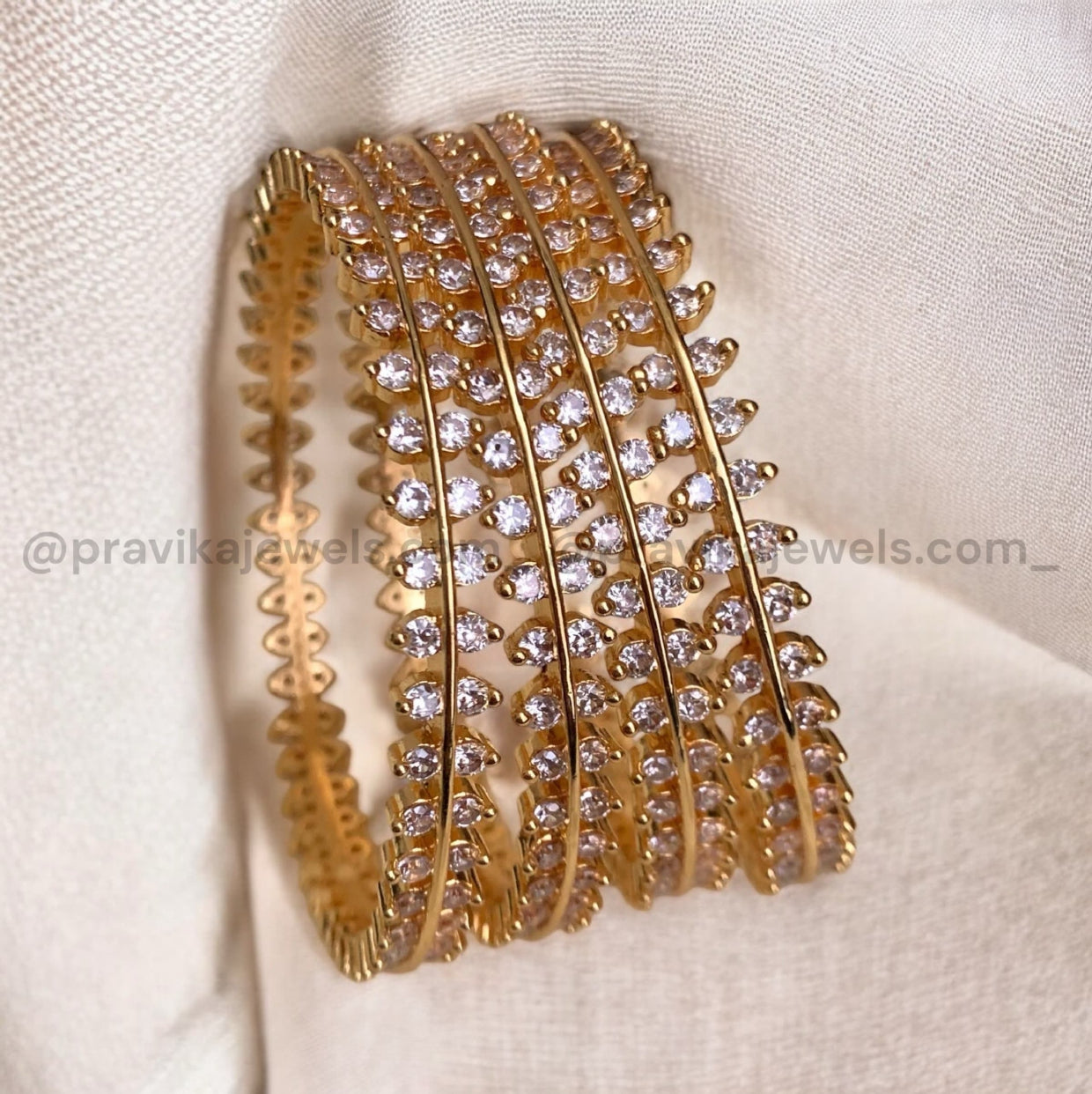 Antique Bangle AB07