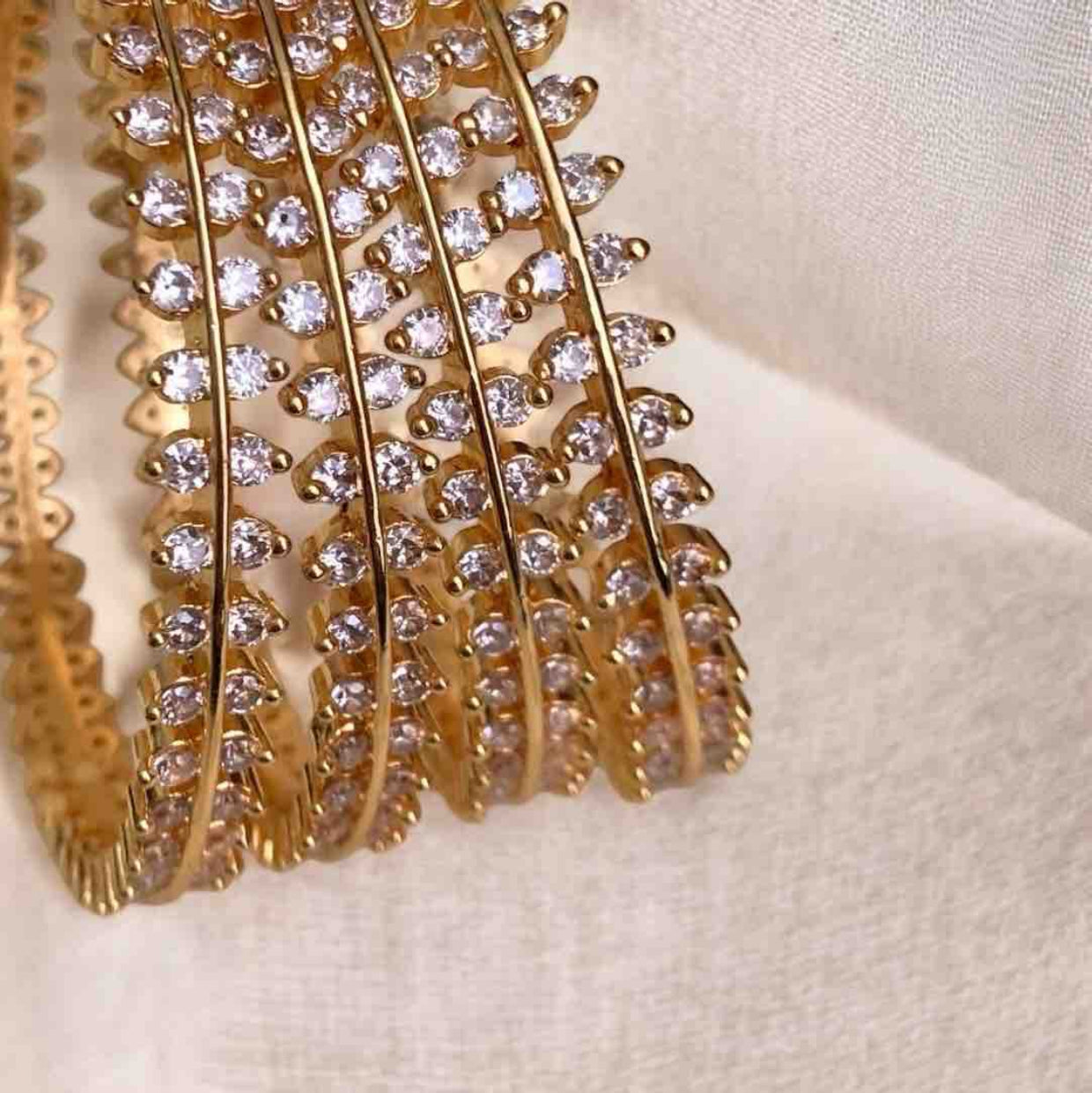 Antique Bangle AB07