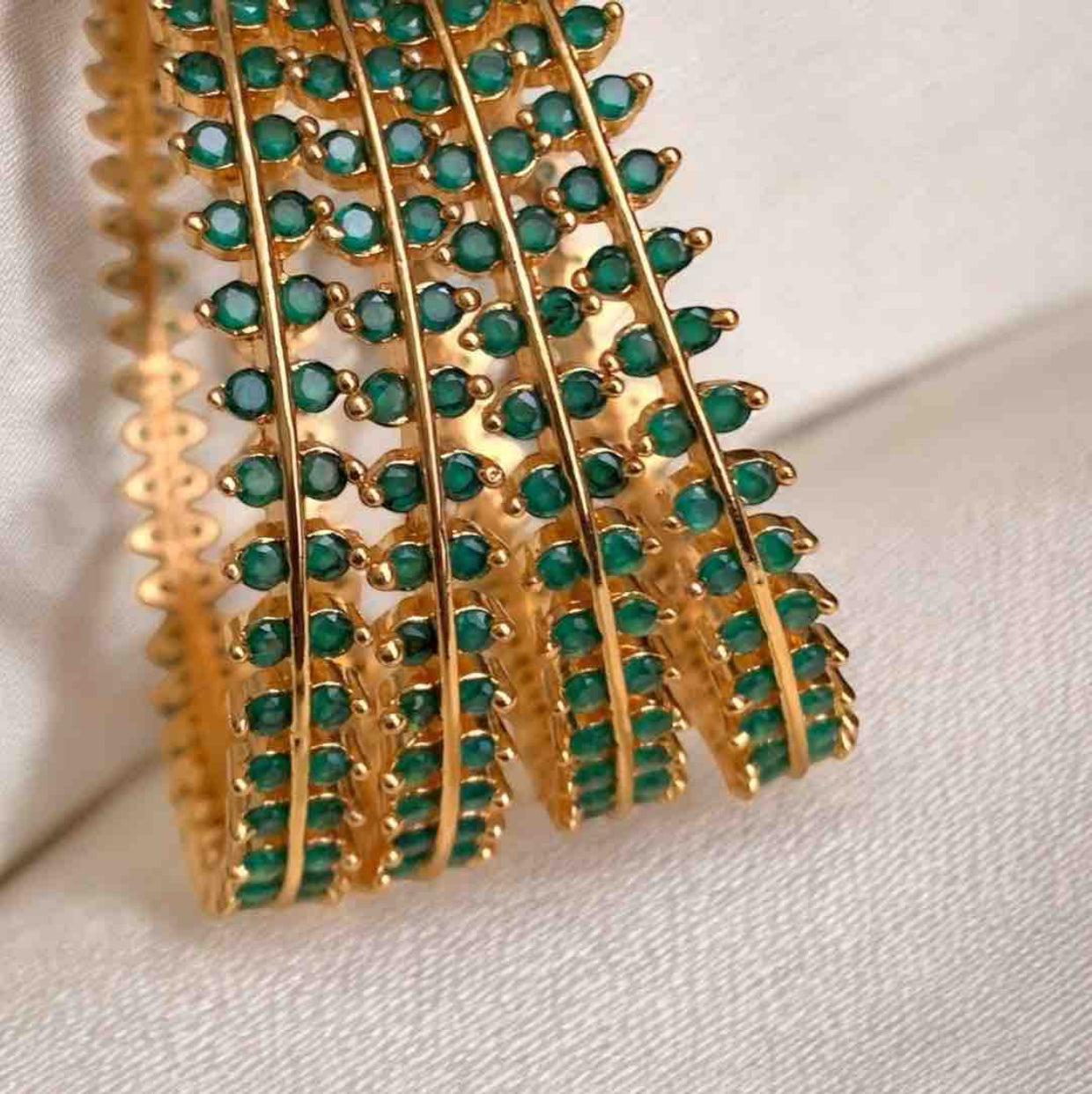 Antique Bangle AB07