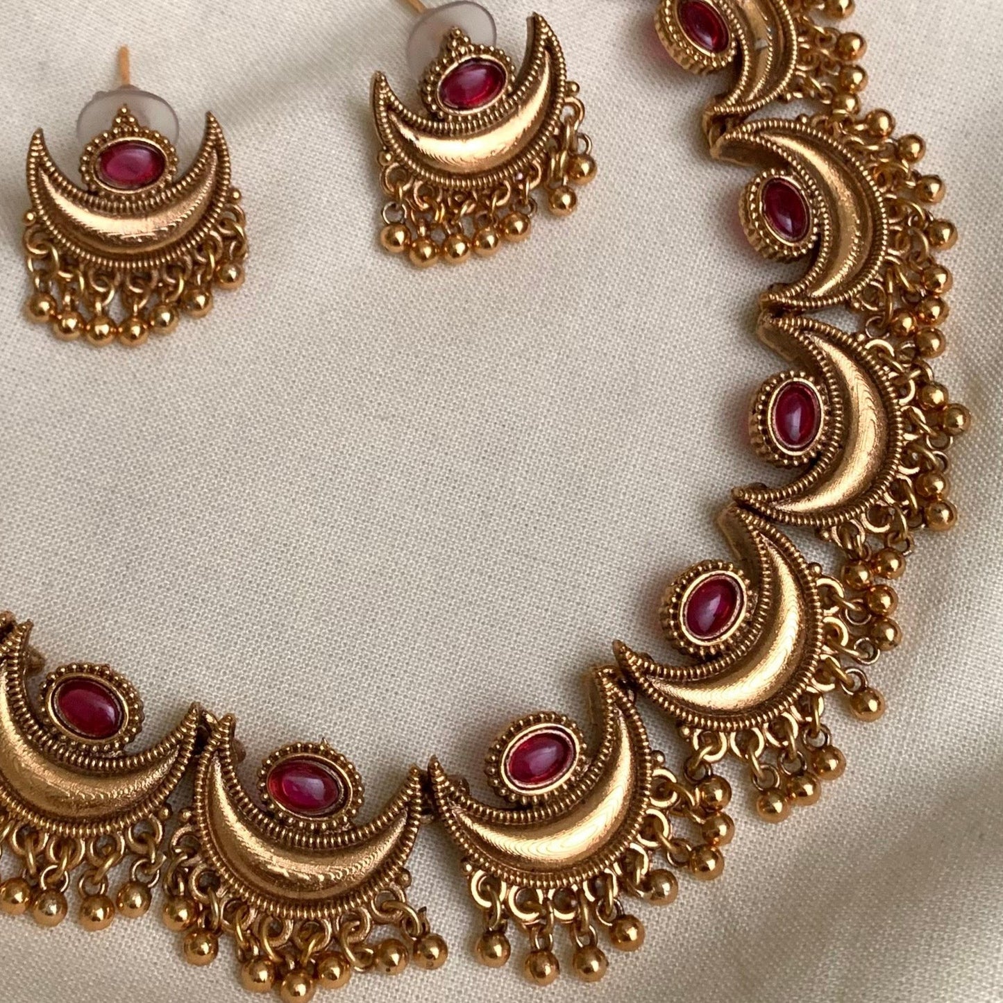 Chandrama Necklace Set (Ruby / Emerald) AN29