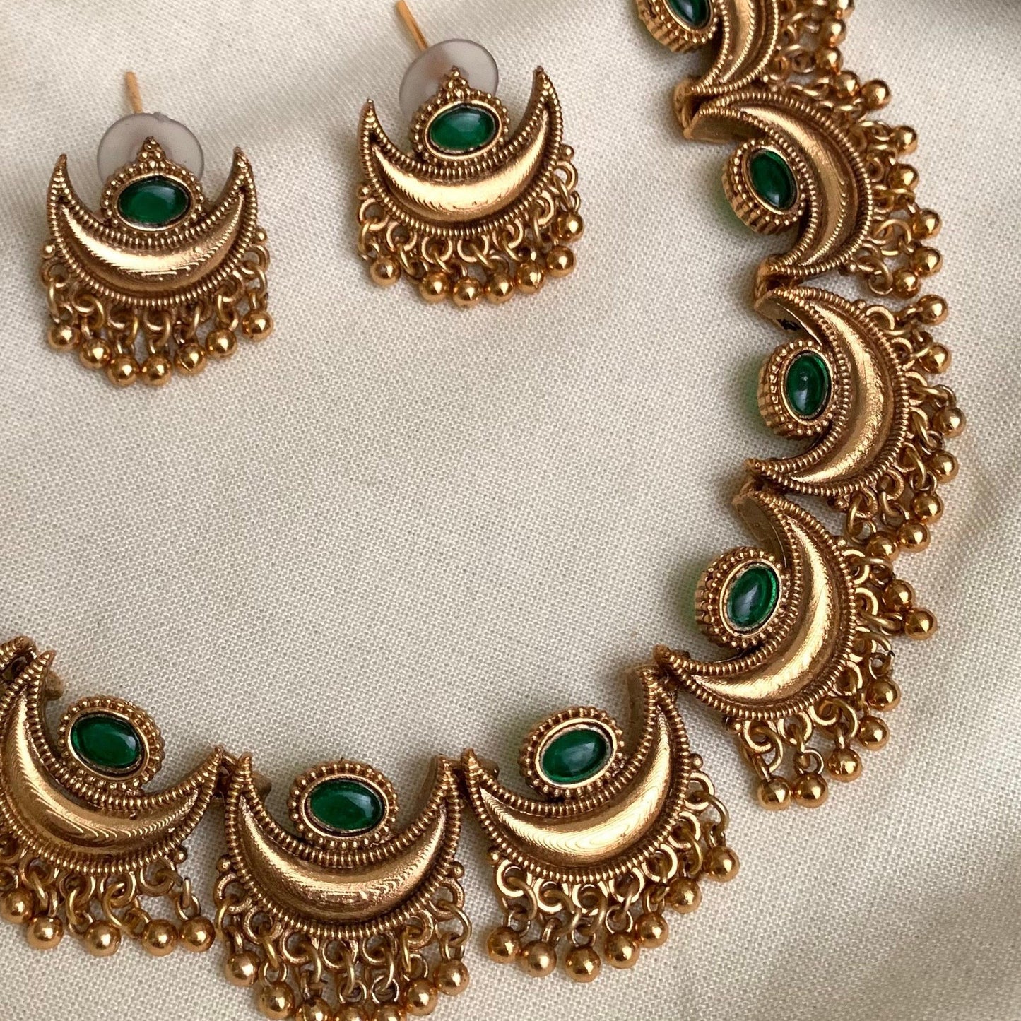 Chandrama Necklace Set (Ruby / Emerald) AN29