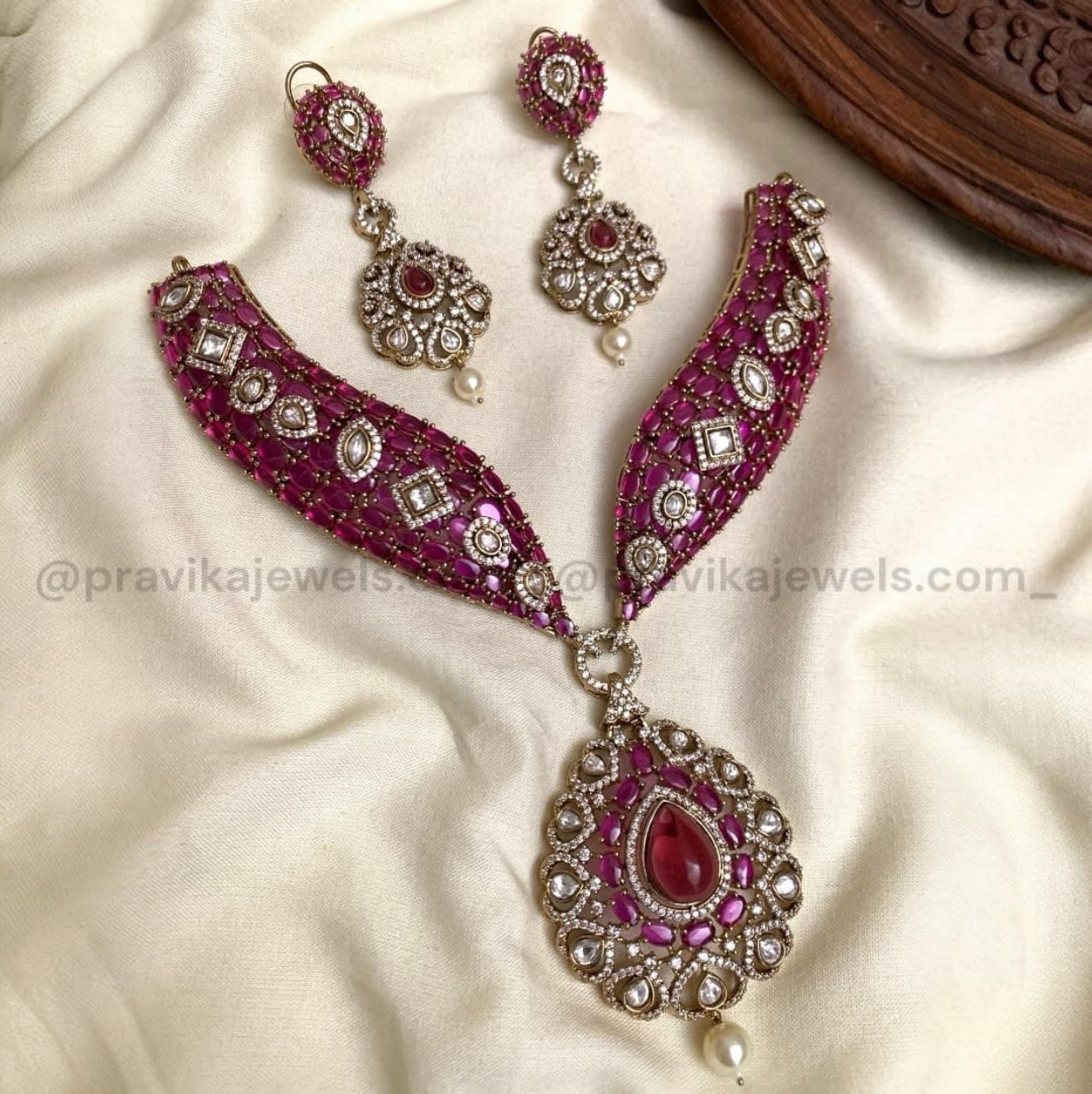 Majestic Victorian Heritage Necklace VN04