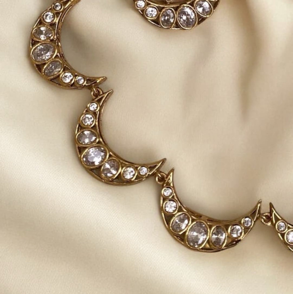 Celestial Crescent Kundan Necklace Set VN05