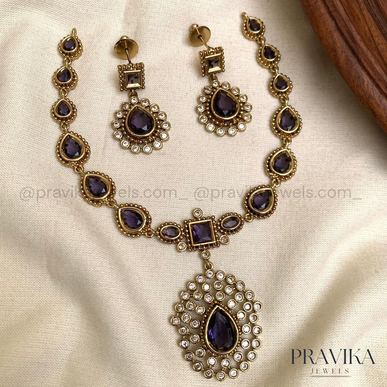 Victorian Royal Teardrop Necklace Set VN13