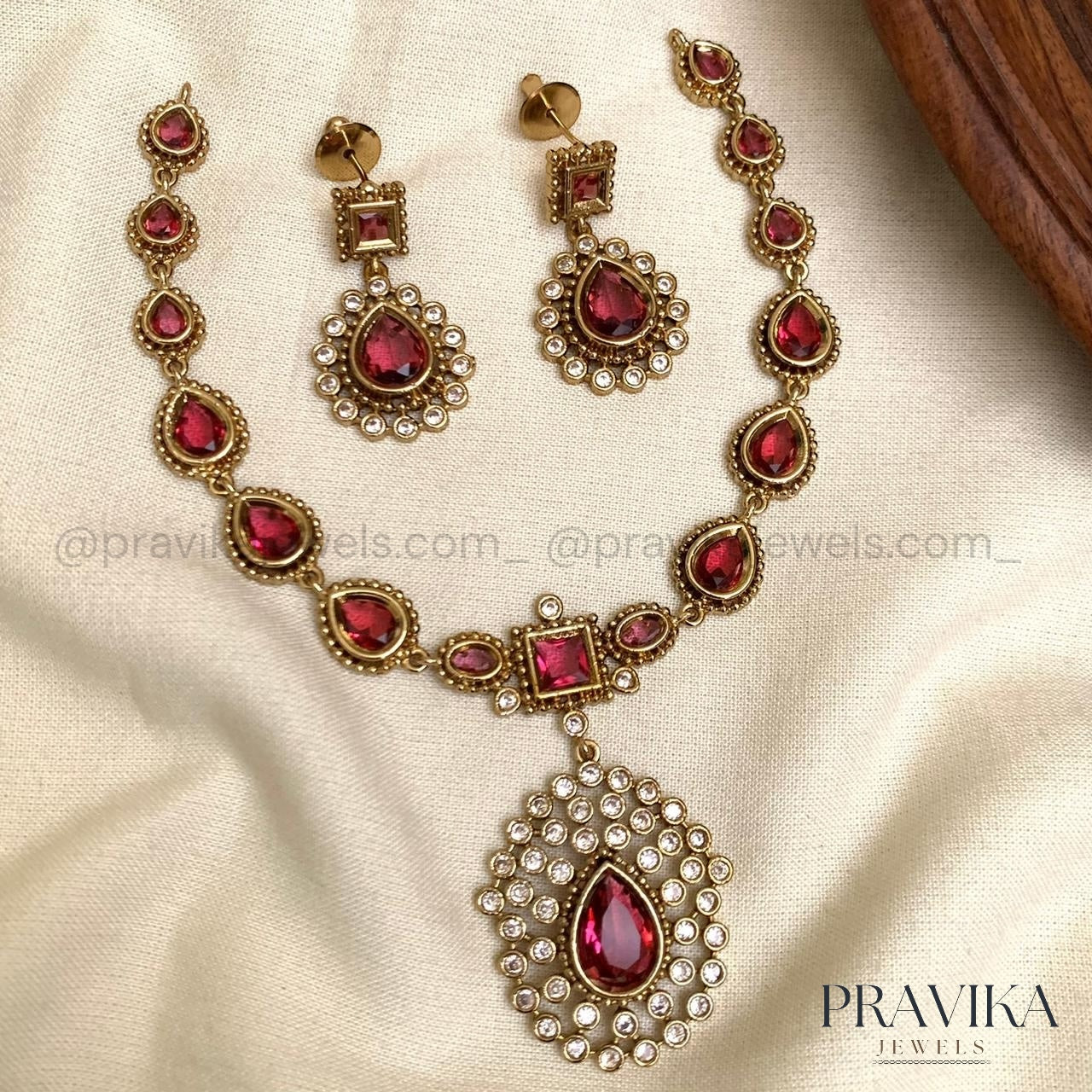 Victorian Royal Teardrop Necklace Set VN13