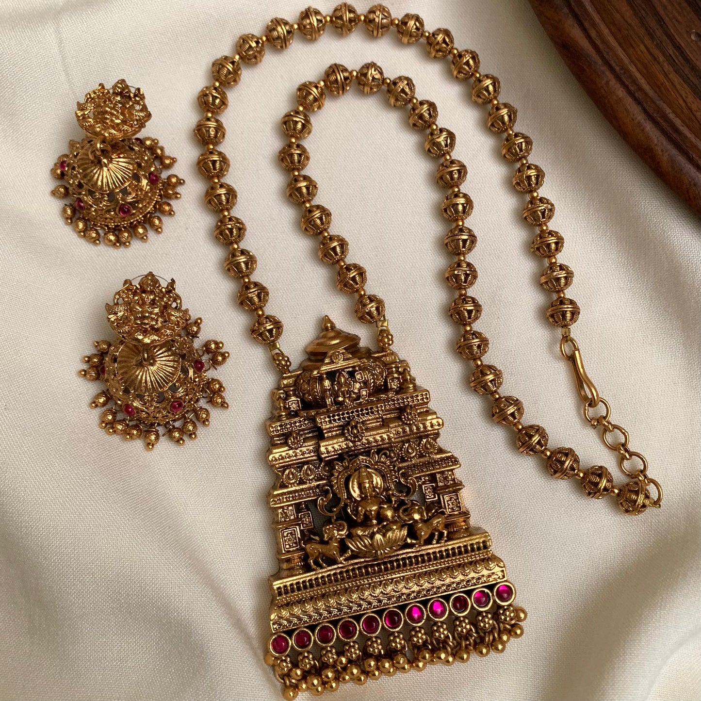 Temple-Inspired Antique Gold Long Necklace Set AN167