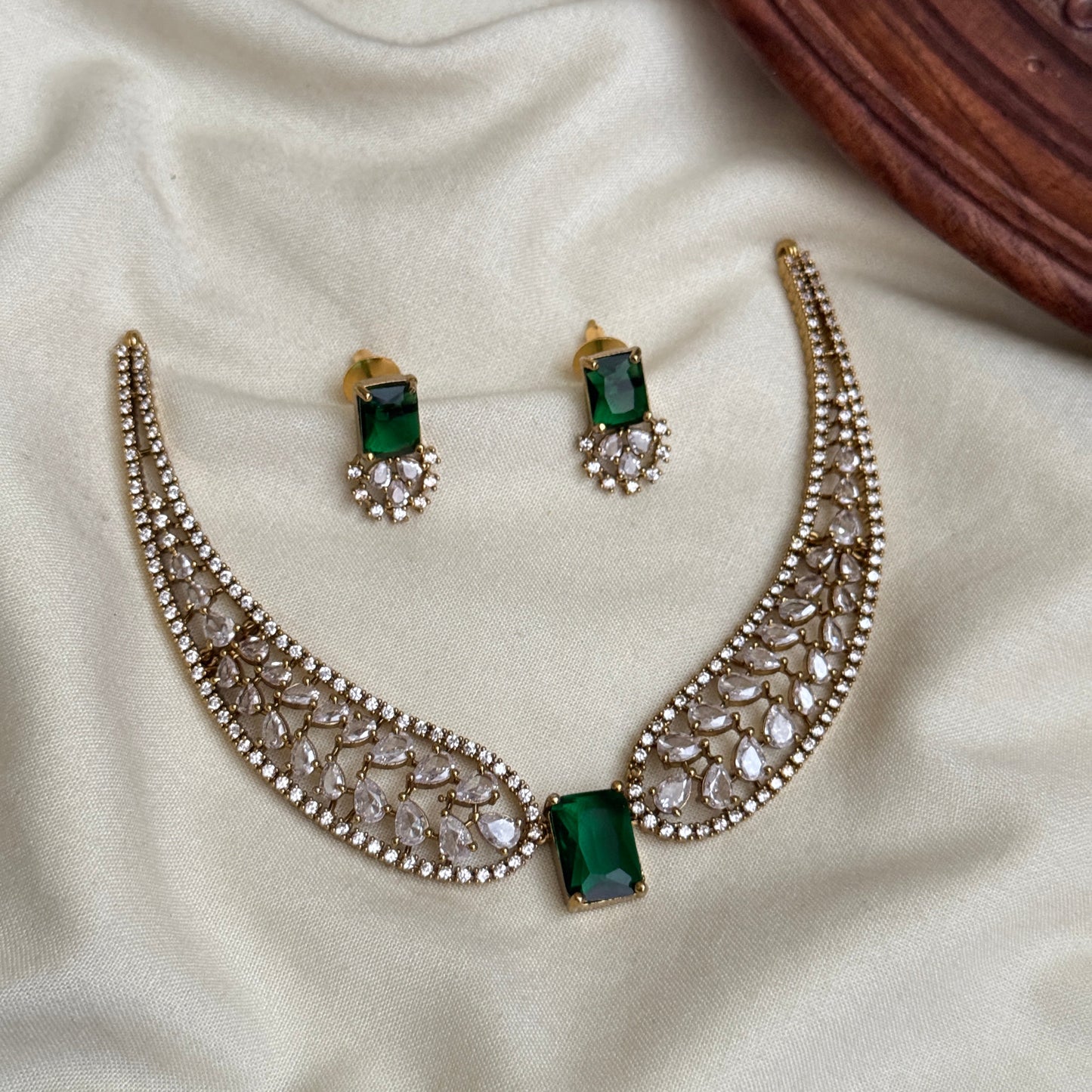 Victorian Style Stone Necklace Set VN10
