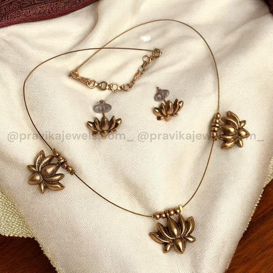 Minimalist Lotus Invisible Necklace Set IN01