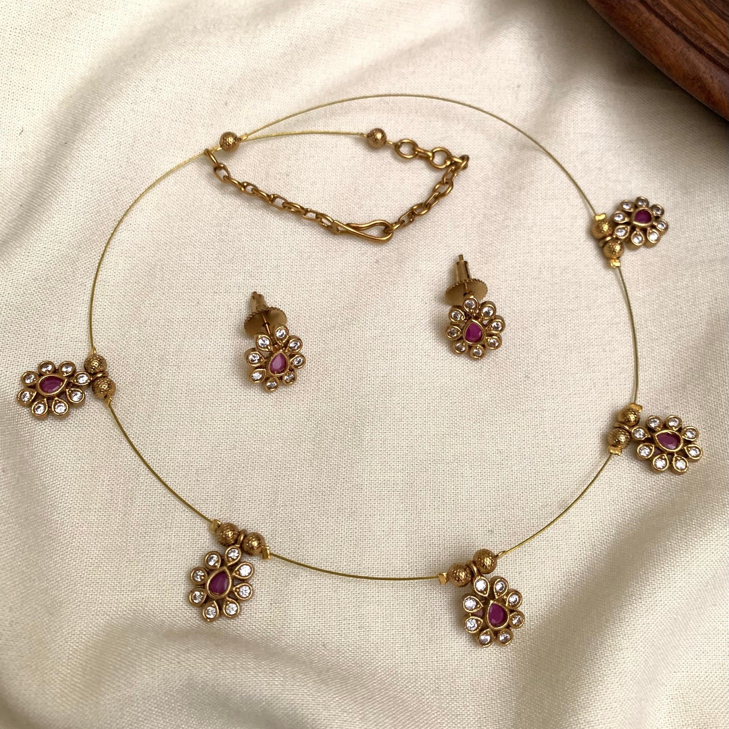 Elegant Invisible Necklace Set with Earrings IN24