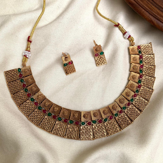 Heritage Block Choker Set AN59