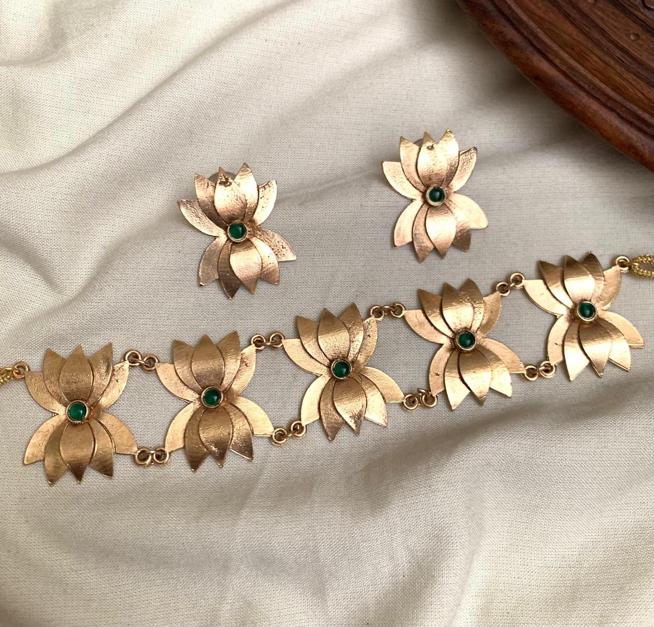 Antique Lotus Design Necklace Set AN71