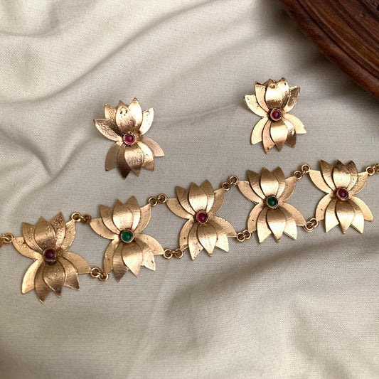 Antique Lotus Design Necklace Set AN71