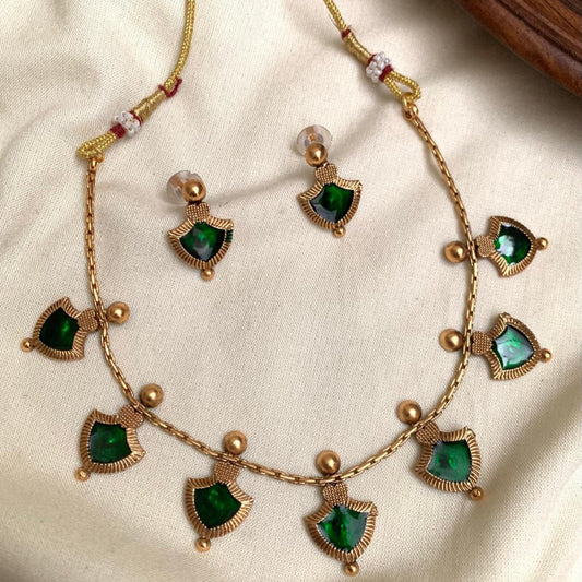 Kemp Stone Necklace with Earrings AN91