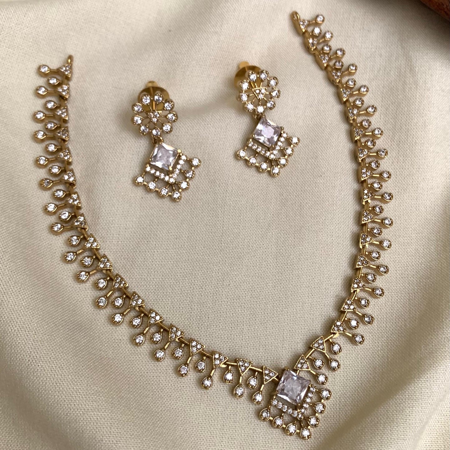 Royal Victorian Necklace VN09