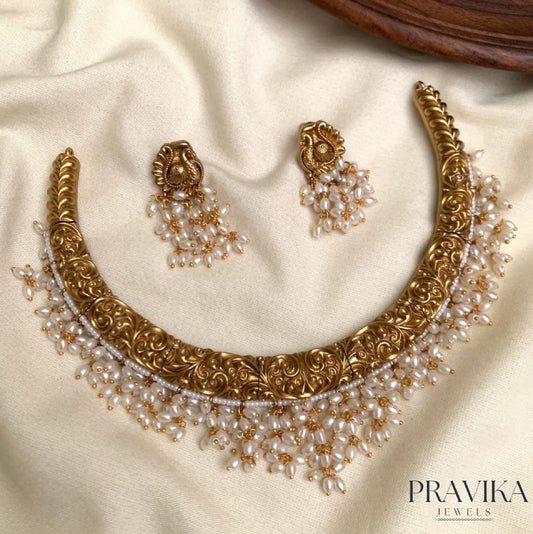 Signature Pearl Cluster Choker Set AN28
