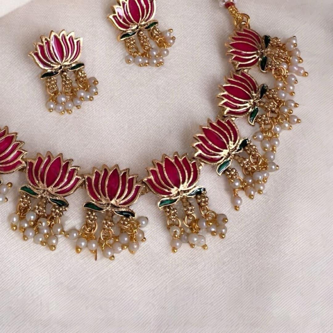 Antique Necklaces AN01
