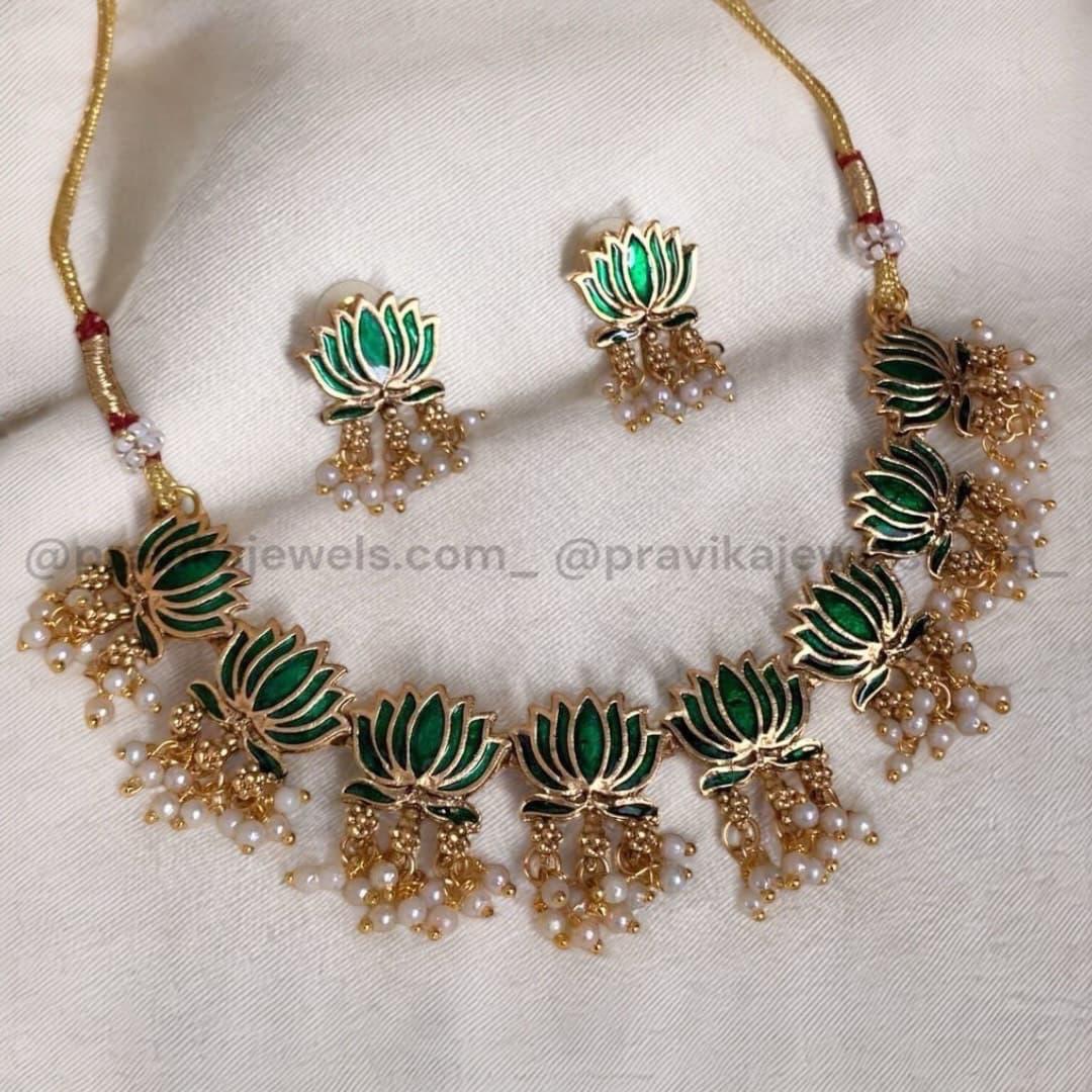 Antique Necklaces AN01