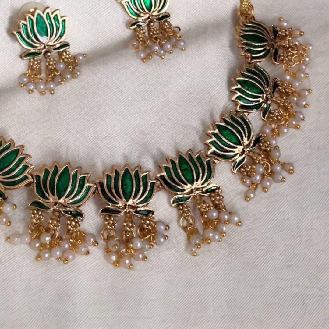 Antique Necklaces AN01
