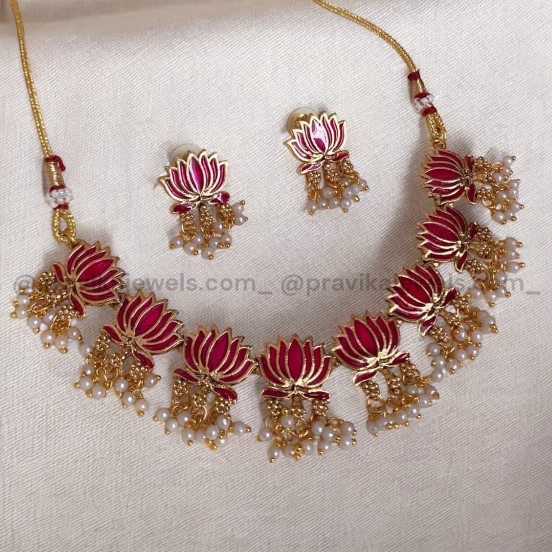Antique Necklaces AN01