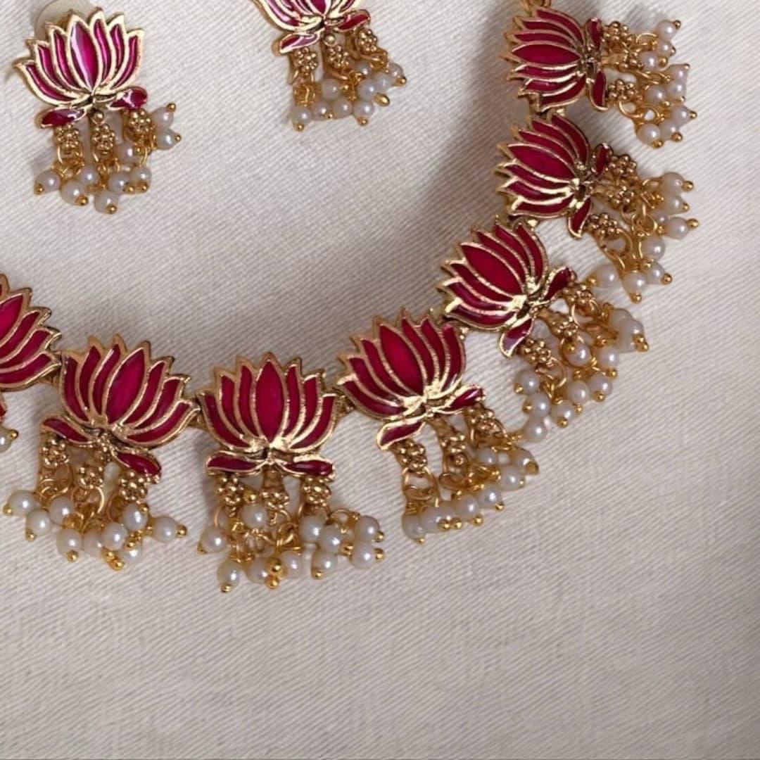Antique Necklaces AN01