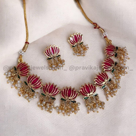 Antique Necklaces AN01