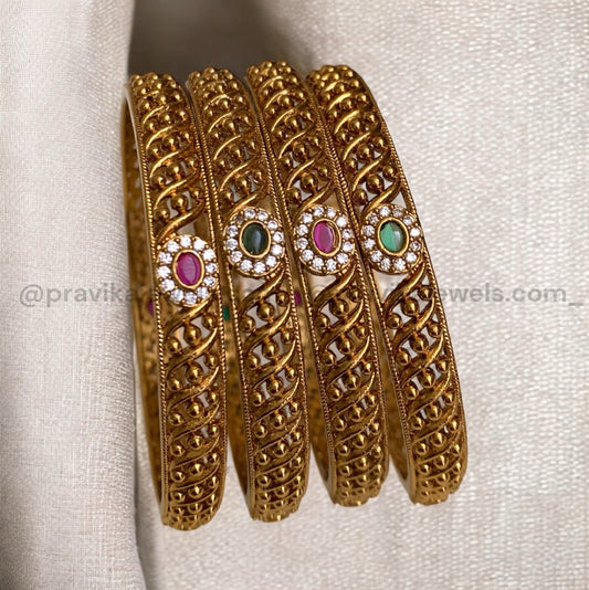 Antique Bangle AB01