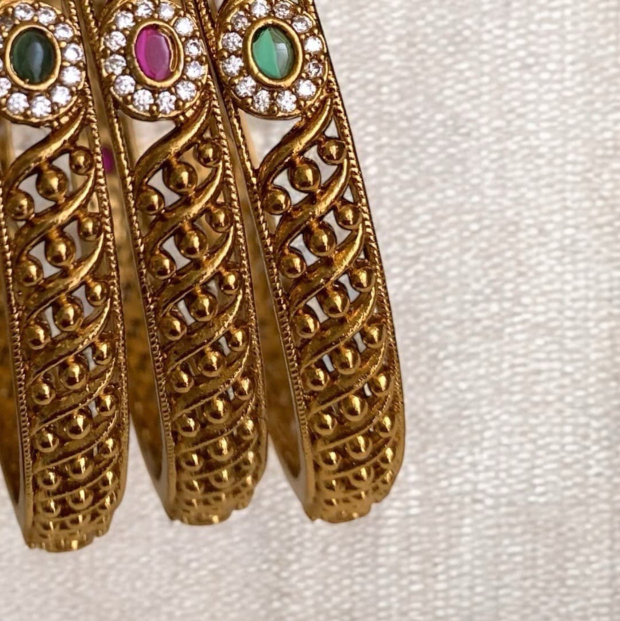 Antique Bangle AB01