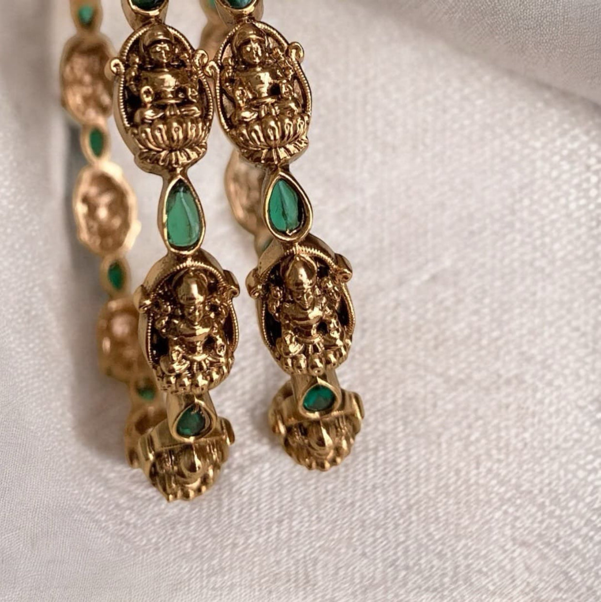 Antique Bangle AB02