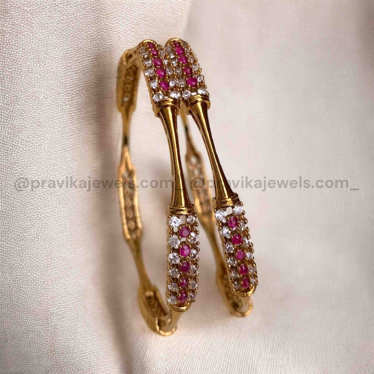 Antique Bangle AB04
